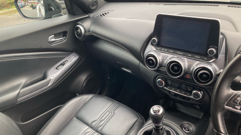 Nissan Juke 1.0 DiG-T 114 Tekna 5dr Petrol Hatchback